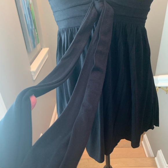 Black strapless smocked flowy top. Size medium. - Picture 4 of 13